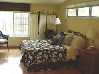5th image of 706 Ellsworth Pl