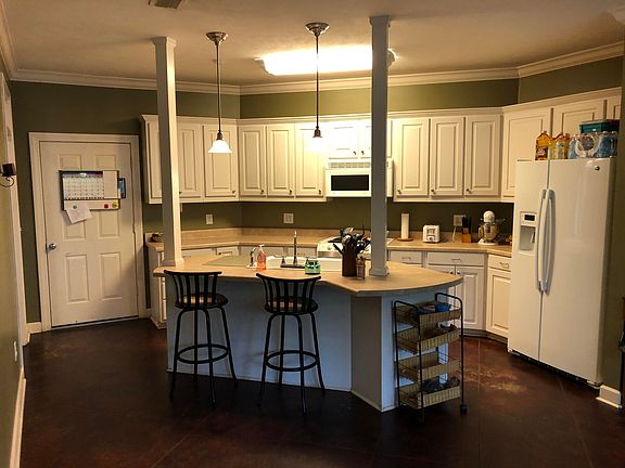 4th image of 17 Lakes Blvd