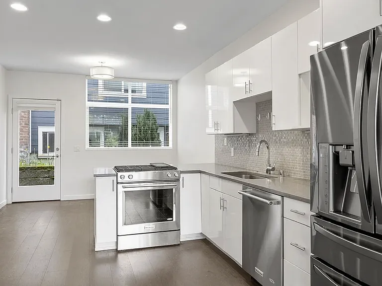 1155 NE 55th St #3 — Photo 4