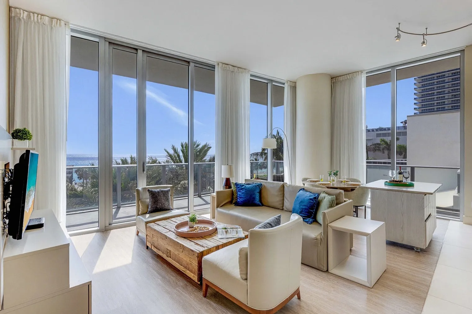 1 bed, 1.0 bath, 699 sqft, $4,158 — Photo 4