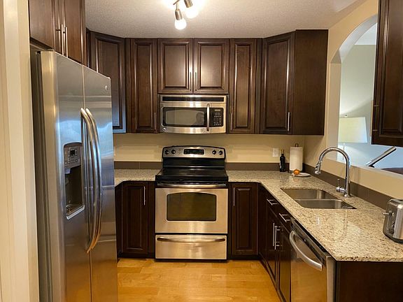 3rd image of 206 71st Ave Unit 206