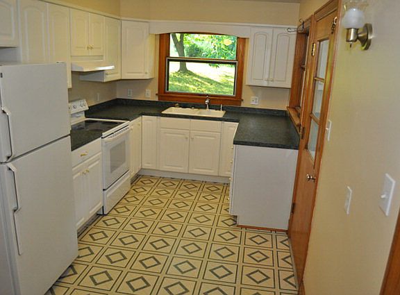 4th image of 1011 Chestnut Dr