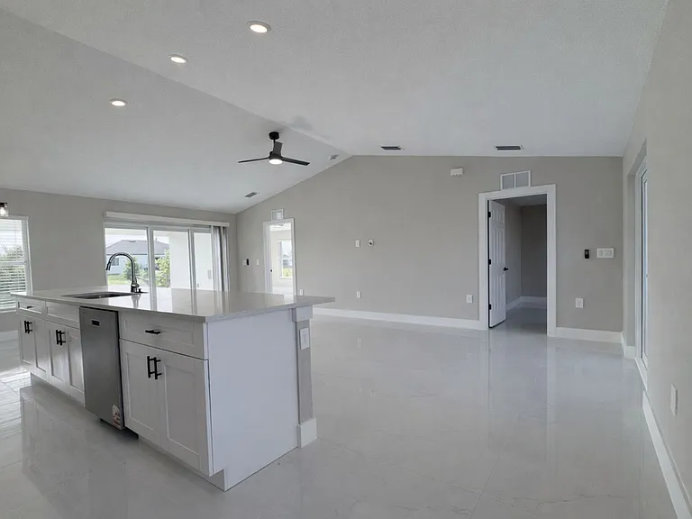 111 NW 19th Pl — Photo 5