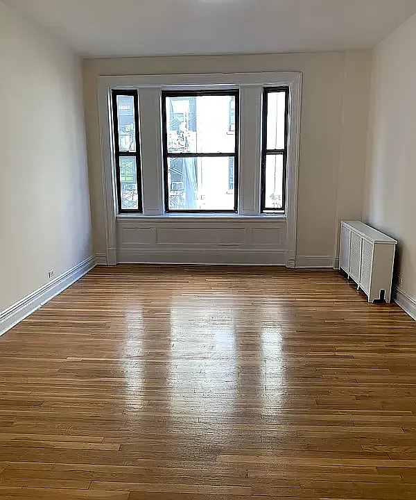 2586 Broadway #4E