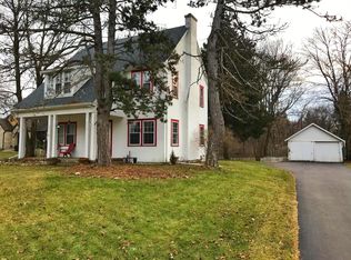 921 E Capitol Dr, Hartland, WI 53029