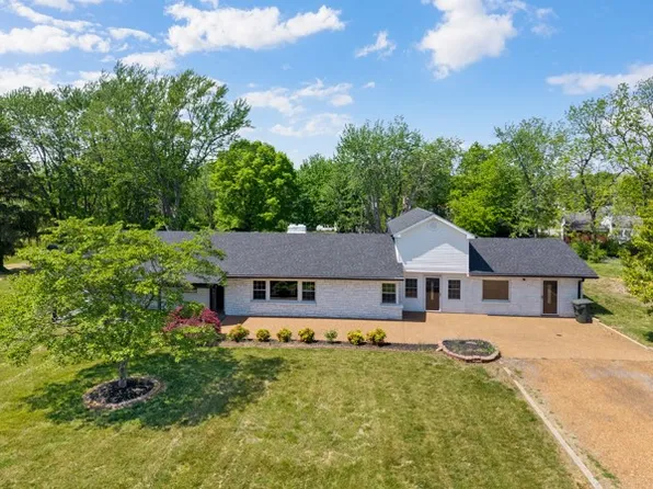 1503 5th Ave W, Springfield, TN 37172