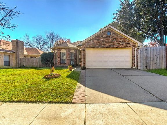 2nd image of 810 Headwater Dr