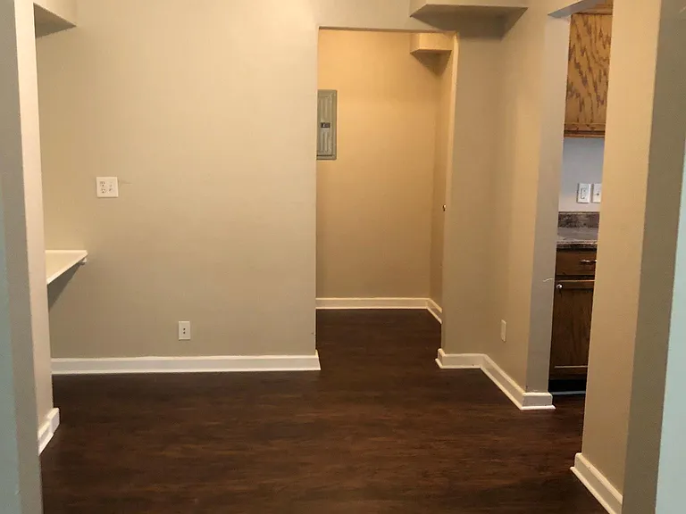 2804 N Robinson Ave — Photo 4