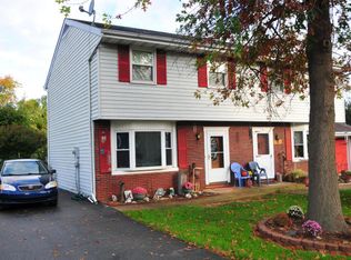 9 Clarendon Dr, Lancaster, PA