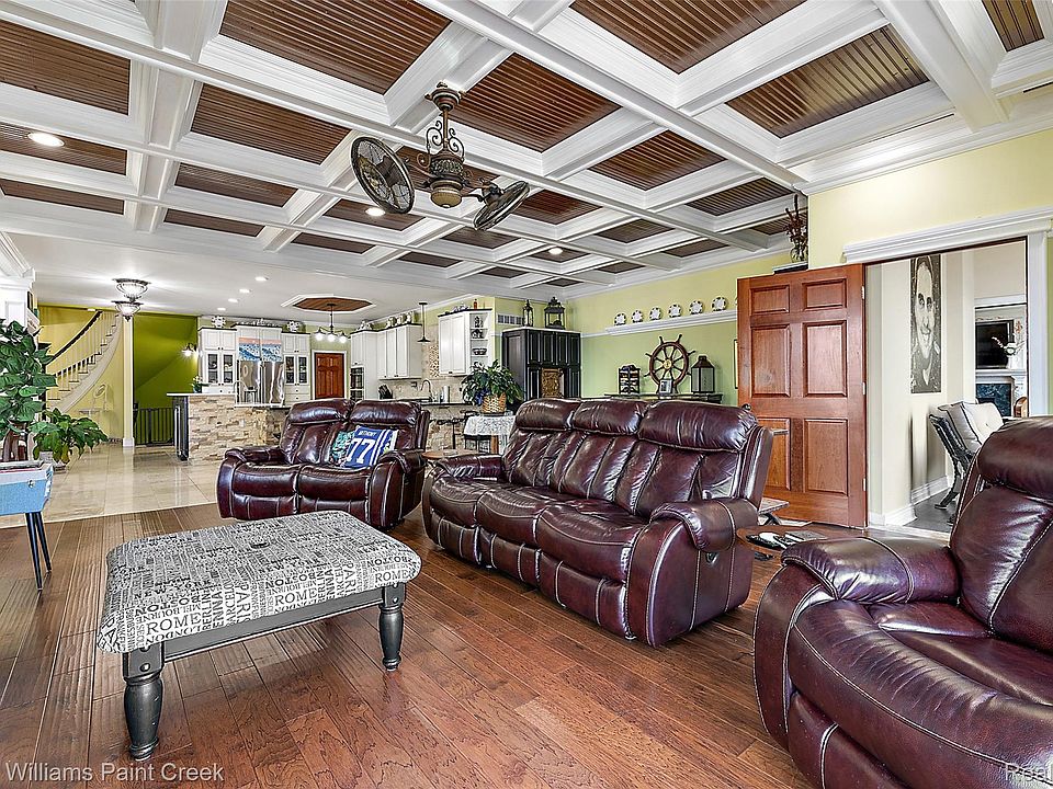 328 S Broadway St, photo 28