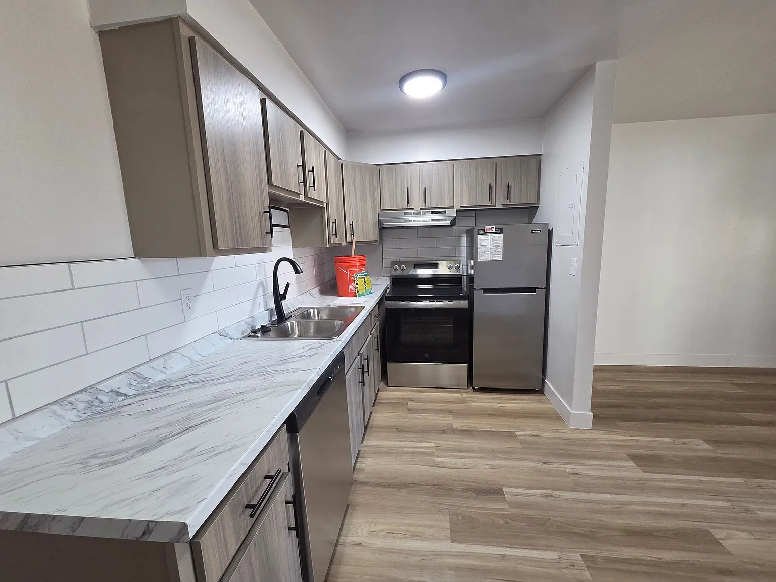 Stone Gate Apartments — Photo 1