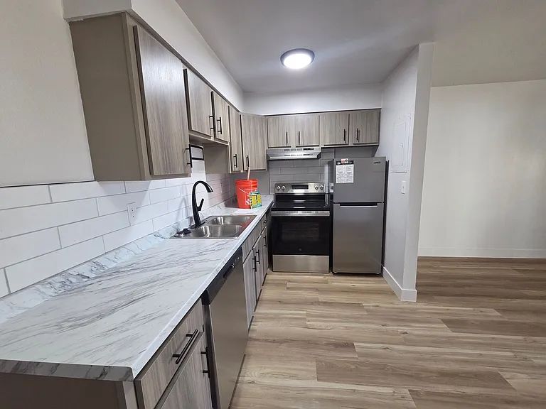 Stone Gate Apartments — Photo 1