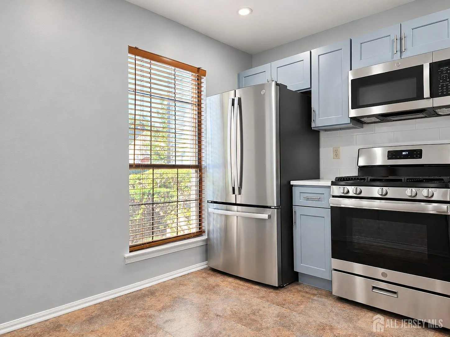 2 bed, 2.5 bath, 1310 sqft, $2,800 — Photo 4