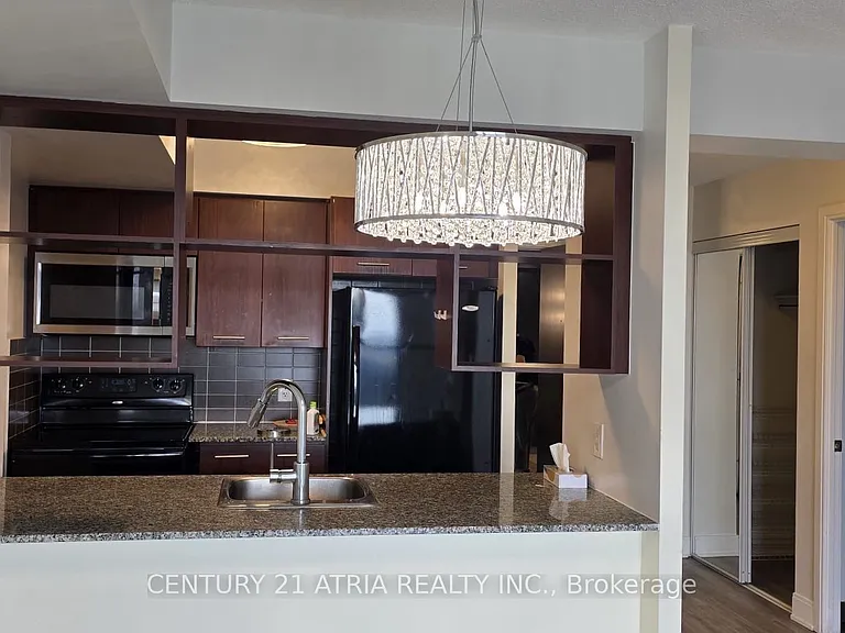 125 Village Green Sq #2807 — Photo 1