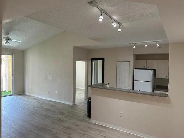 1803 — Photo 2
