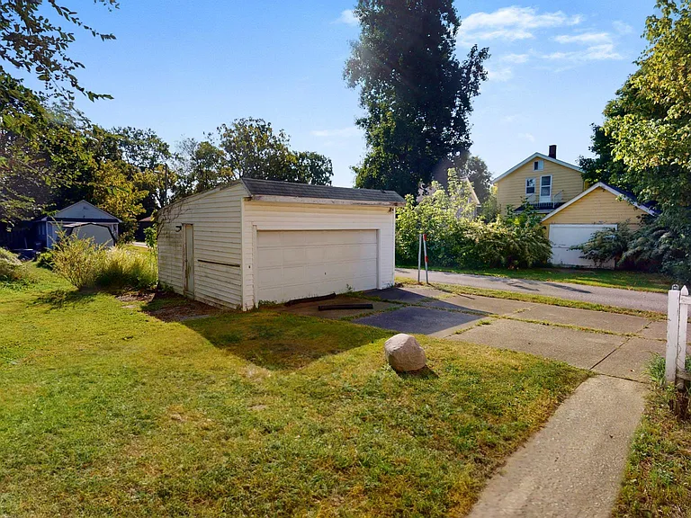224 Runn St — Photo 4