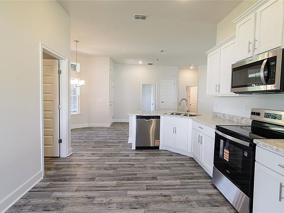 5th image of 35 Farnell Ln