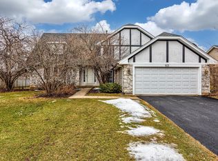 831 Mayfair Ln, Algonquin, IL