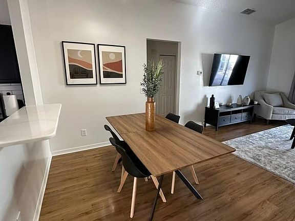 3rd image of 1505 Oak Hill Trl