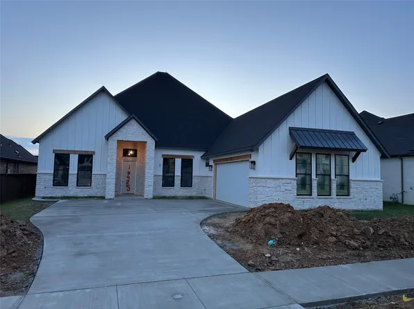 13925 E Riviera Dr, Burleson, TX 76028