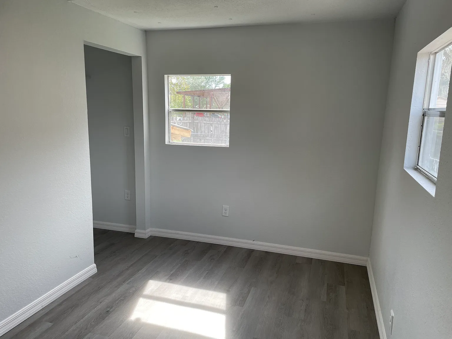 3 bed, 1.5 bath, 864 sqft, $1,500 — Photo 2