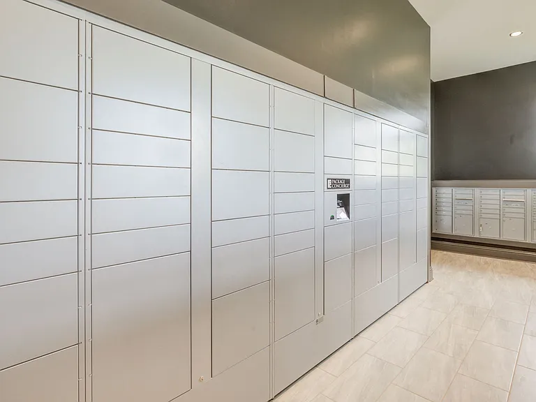 Package Locker Room