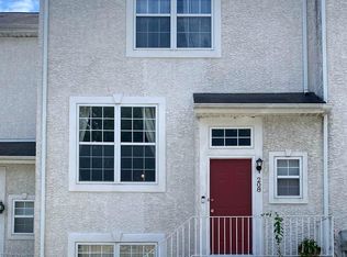 208 Thomas Ln S, Newark, DE 19711