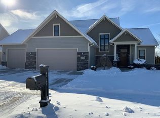 215 E Clearwater Dr, Appleton, WI 54913