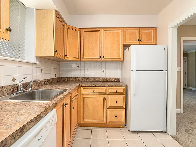 Maple Court Apartments — Photo 51