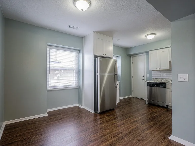 4115 & 4117 Warwick Blvd — Photo 7
