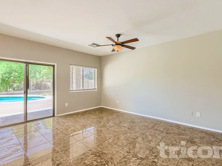 924 S 240th Dr — Photo 3