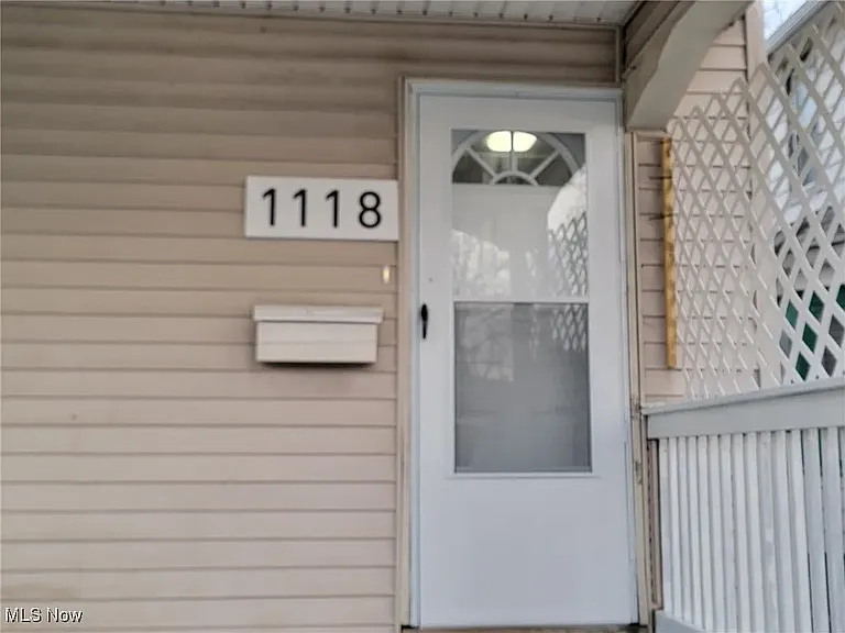 1118 W 8th St — Photo 16