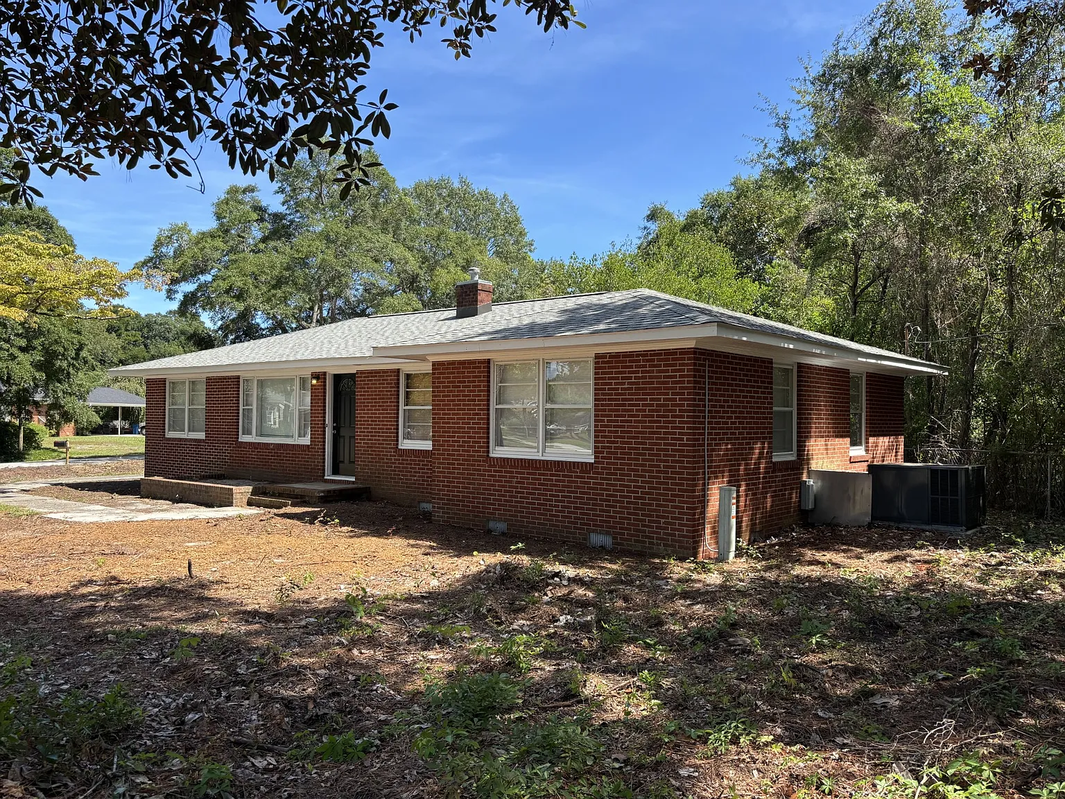3 bed, 1337 sqft, $2,700 — Photo 2