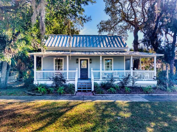92 Avenue E, Apalachicola, FL 32320