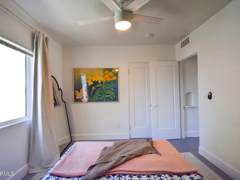 1346 E Culver St — Photo 18