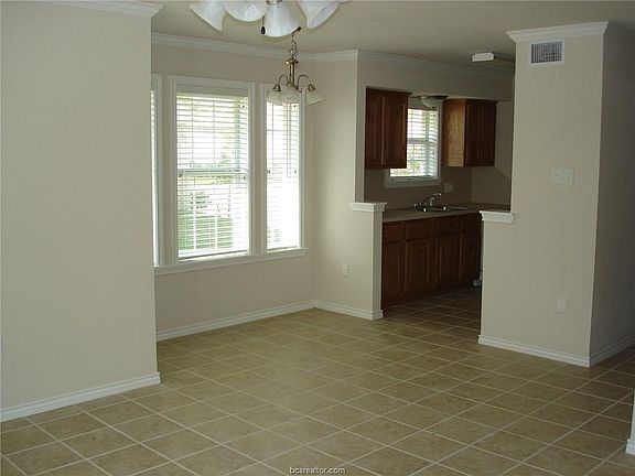 4th image of 2314 Cornell Dr