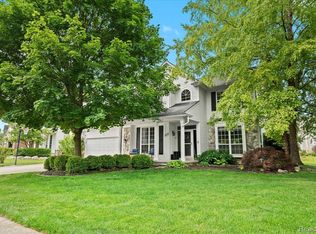 1035 Equestrian Dr, South Lyon, MI