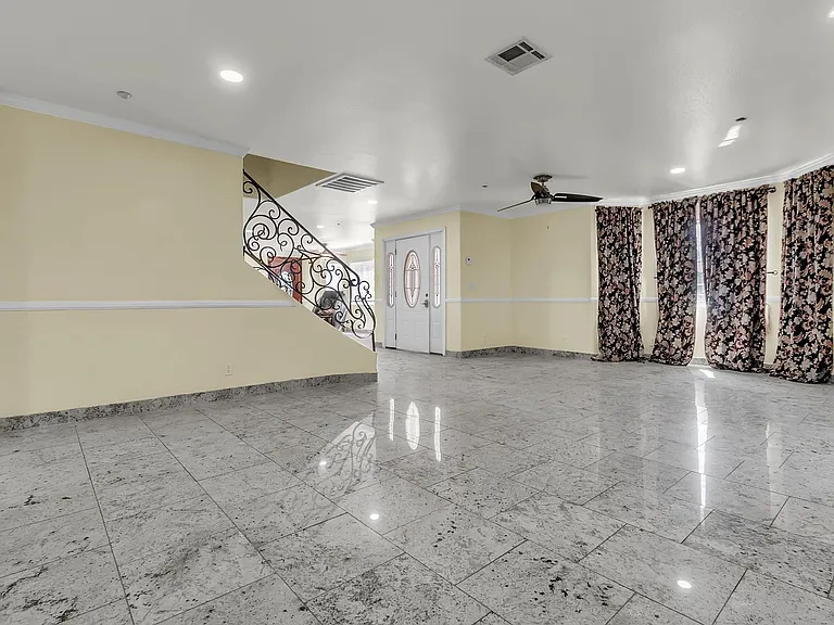 5246 N Gareloch Ave — Photo 4