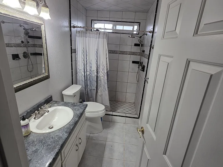 928 Sage Ct — Photo 3
