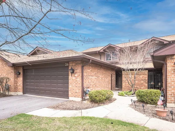 26 Prairie Dr, Westmont, IL 60559