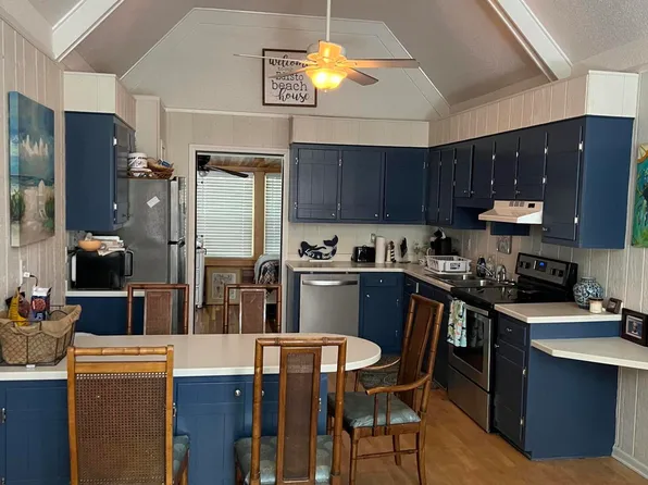 1018 Osceola St, Edisto Island, SC 29438