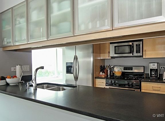 4th image of 611 S Wells St #807