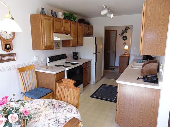 2nd image of 146 Lexington Ct #A