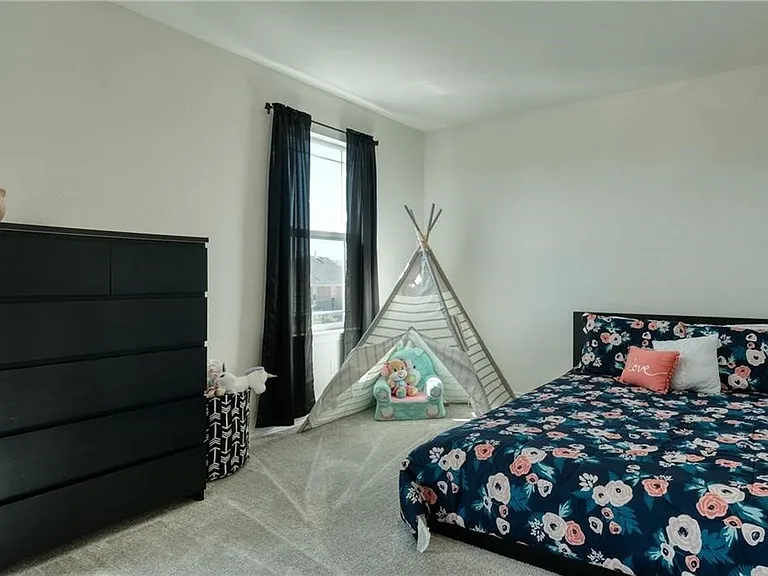 521 Bradford Ln — Photo 22