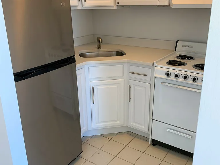 460 W 50th St #4A — Photo 1