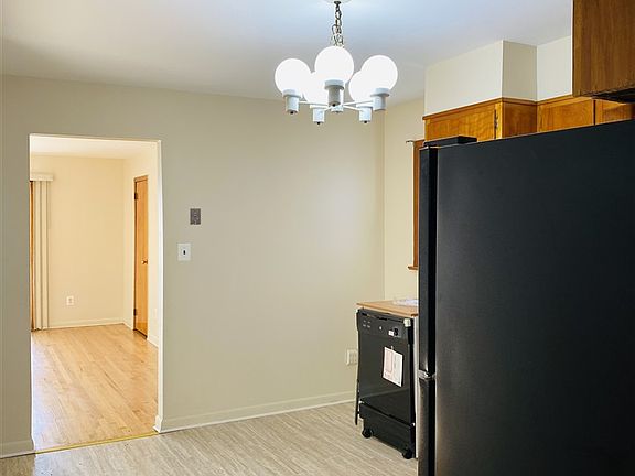 4th image of 52 Laidlaw Ave APT 2