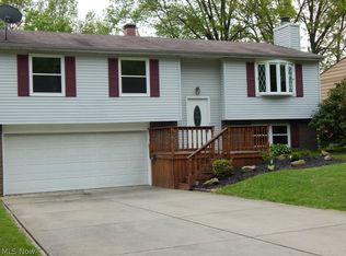 138 Blossom Dr, Niles, OH 44446