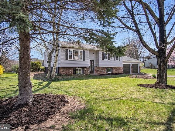 2nd image of 3813 Griffin Ln