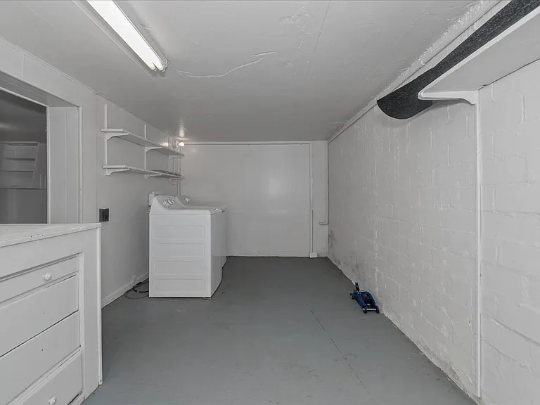 3160 Lake Ave — Photo 33