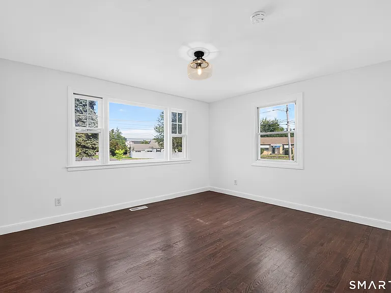 11 Stratfield Pl — Photo 22